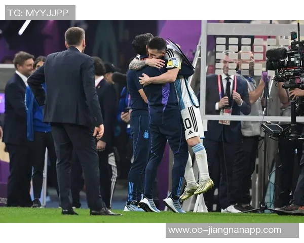 斯卡洛尼与梅西新年私会深入探讨世界杯战略与计划 斯卡洛尼与梅西新年私会深入探讨世界杯战略与计划