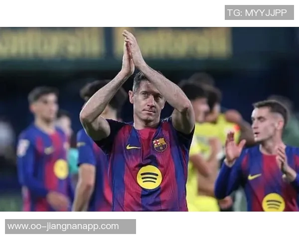 每日邮报评选今夏自由球员最强阵容莱万与B席领衔出战