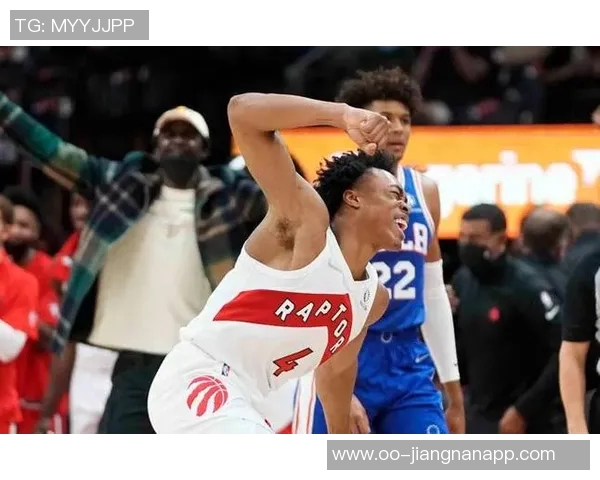 阿努诺比分享防守恩比德的策略与挑战全力以赴争夺每一个球权 阿努诺比分享防守恩比德的策略与挑战全力以赴争夺每一个球权