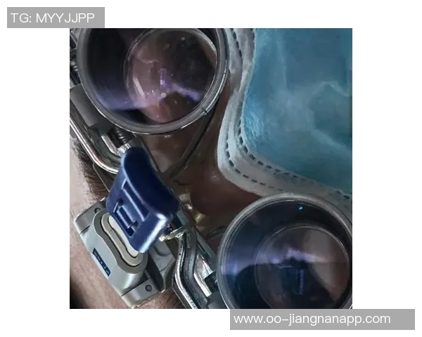 奇克社交媒体分享牙齿脱落照片引发关注网友纷纷留言关心他的健康状况